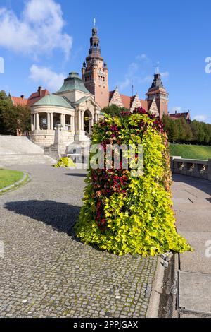 Chrobry Embankment, (Hakena Terrace), bureau de la voïvodie de Szczecin et rotonde nord, Szczecin, Pologne Banque D'Images