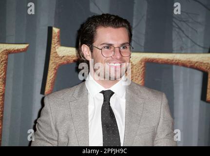 Londres, Royaume-Uni. 24th févr. 2022. Joe Garratt assiste à la première de la saison 6 « Outlander » au Royal Festival Hall de Londres. (Photo de Fred Duval/SOPA Images/Sipa USA) crédit: SIPA USA/Alay Live News Banque D'Images