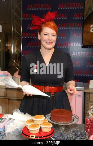 ENIE van de Meiklokjes dekoriert mit GÃ¤sten Torten und Cup cakes im AEZ Hamburg, 06.11.2022 Banque D'Images