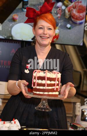 ENIE van de Meiklokjes dekoriert mit GÃ¤sten Torten und Cup cakes im AEZ Hamburg, 06.11.2022 Banque D'Images