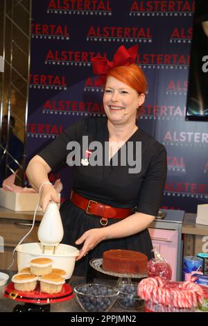 ENIE van de Meiklokjes dekoriert mit GÃ¤sten Torten und Cup cakes im AEZ Hamburg, 06.11.2022 Banque D'Images