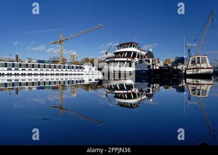 MÃ¼lheim port important chantier de réparation pour les navires de passagers et de croisière Banque D'Images