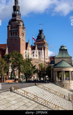 Chrobry Embankment, (Hakena Terrace), bureau de la voïvodie de Szczecin et rotonde sud, Szczecin, Pologne Banque D'Images