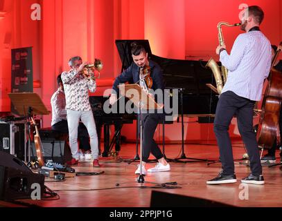 Adam Baldych Quartet et Paolo Fresu Lat Summer Jazz Festival à Cracovie, Pologne Banque D'Images