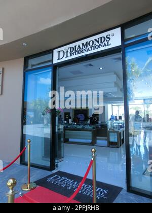 Puerto Plata, RD - 10 janvier 2022 : une bijouterie internationale Diamonds au port de croisière Taino Bay à Puerto Plata, République Dominicaine. Banque D'Images
