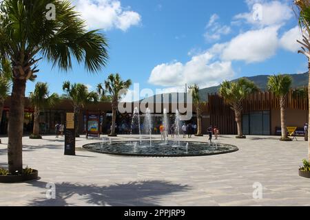 Puerto Plata, DR - 10 janvier 2022 : magasins au port de croisière Taino Bay à Puerto Plata, République Dominicaine. Banque D'Images