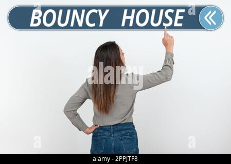 Affiche manuscrite Bouncy House. Présentation de l'entreprise Programme automatisé qui fonctionne sur Internet intelligence artificielle Banque D'Images