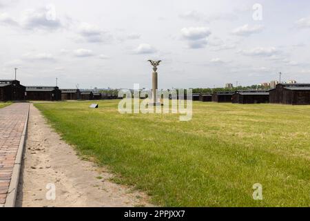 Camp de concentration et d'extermination de Majdanek, vue de la caserne et de la colonne des trois Aigles, Majdanek Lublin Pologne Banque D'Images