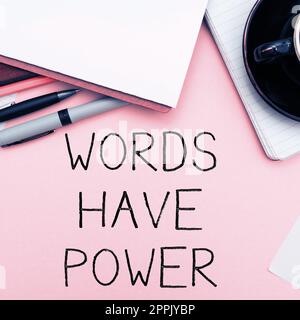 Inspiration montrant des mots de signe ont le pouvoir. Internet concept énergie capacité à guérir aider à entraver humble et humilier Banque D'Images