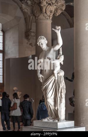 Belles sculptures antiques au musée du Louvre à Paris Banque D'Images