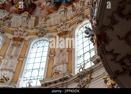Belles fresques décoratives à l'intérieur de l'église Ettal en Bavière Banque D'Images