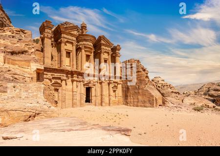 Ad Deir ou le Monastère, ancien temple en pierre taillé Nabatéen, Pétra, Jordanie Banque D'Images