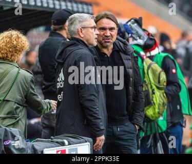 Sports, football, Bundesliga, 2022/2023, Borussia Moenchengladbach contre 1. FC Union Berlin 0-1, stade Borussia Park, entraîneur-chef Urs Fischer (Union) gauche et entraîneur-chef Daniel Farke (MG), les RÈGLEMENTS DFL INTERDISENT TOUTE UTILISATION DE PHOTOGRAPHIES COMME SÉQUENCES D'IMAGES ET/OU QUASI-VIDÉO Banque D'Images