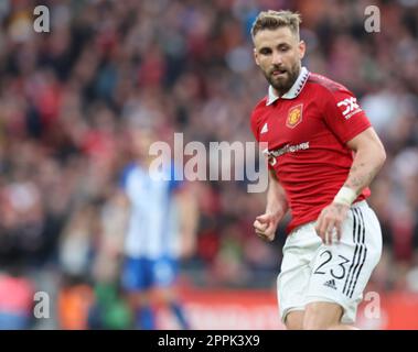 Luke Shaw de Manchester United pendant la coupe FA - demi-finale du match de football entre Brighton et Hove Albion contre Manchester United à Wembley stad Banque D'Images