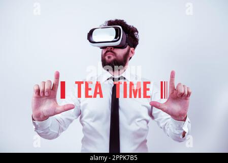 Affiche textuelle indiquant l'heure du thé. Idée d'affaires le temps dans l'après-midi où certaines personnes mangent un petit repas Banque D'Images