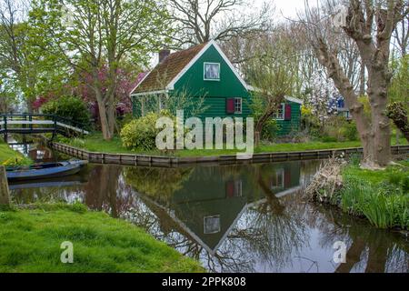 Village historique de Zaanse Schans sur la rivière Zaan aux pays-Bas Banque D'Images