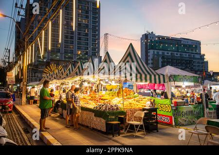 THAÏLANDE PATTAYA VILLE NIGHTMARKET Banque D'Images