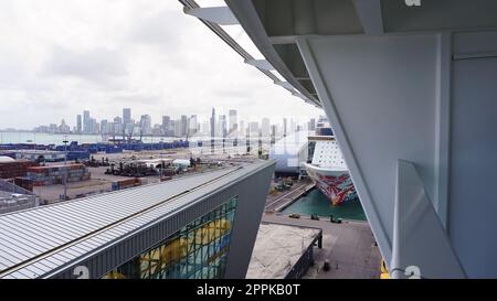 Port de Miami avec des navires de croisière Norwegian Joy. Miami est un port important aux États-Unis pour les paquebots de croisière. Banque D'Images