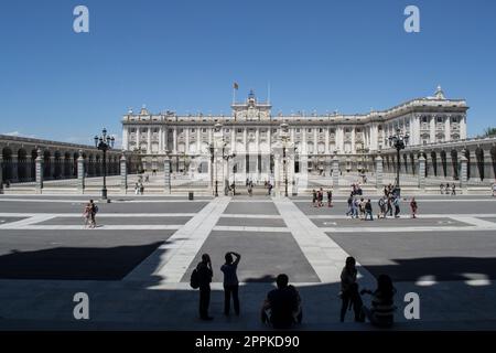 Vue sur la façade du Palais Royal à Madrid, Espagne Banque D'Images