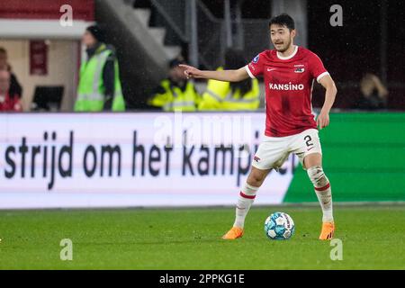 Alkmaar, pays-Bas. 23rd avril 2023. ALKMAAR, PAYS-BAS - AVRIL 23: Yukinari Sugawara d'AZ gestes pendant le match Eredivisie entre AZ et RKC Waalwijk au Stadion de l'AFAS sur 23 avril 2023 à Alkmaar, pays-Bas (photo de Patrick Goosen/Orange Pictures) crédit: Orange pics BV/Alay Live News Banque D'Images