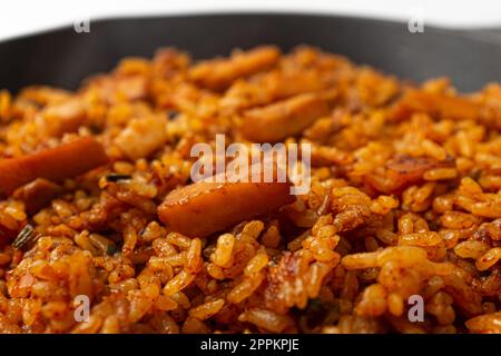 Calmar ventre bulgogi riz frit sur fond blanc Banque D'Images