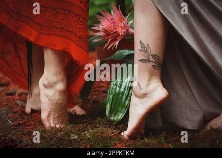 Gros plan des pieds femelles avec photo de concept de tatouage Banque D'Images