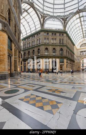 Galerie marchande Galleria Umberto I Renaissance avec toit en acier et verre, Naples, Italie Banque D'Images