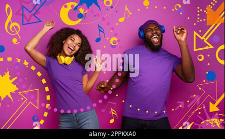 Couple avec casque d'écoute de la musique et de la danse avec énergie sur fond violet avec des formes pop Banque D'Images