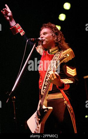 Vigevano Italie 2000-07-22 : Rolf Kasparek surnommé 'Rock 'n' Rolf', chanteur et guitariste de runnig Wild lors d'un concert au Festival Powermad Banque D'Images