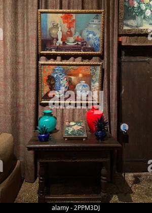 Table de nuit et décoration murale au Museo Fortuny Venice Banque D'Images