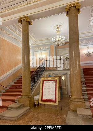 vestibule avec stand avec calendrier des concerts Banque D'Images