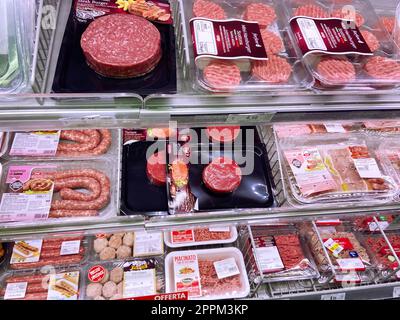 produits semi-finis à base de viande hachée avec prix Banque D'Images