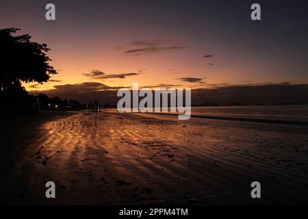 Reflets de coucher de soleil À Manguinhos Beach, Buzios, Brésil. Banque D'Images