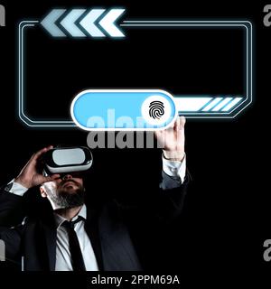 Homme d'affaires portant des lunettes VR et pointant sur des messages importants avec un doigt. Homme ayant des lunettes de réalité virtuelle et montrant des informations crutiales. Banque D'Images