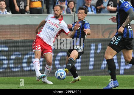 Arena Garibaldi, Pise, Italie, 23 avril 2023, Antonio Mazzotta (Bari) contrecarré par Olimpiu Morutan (Pise) pendant l'AC Pise vs SSC Bari - football italien Banque D'Images