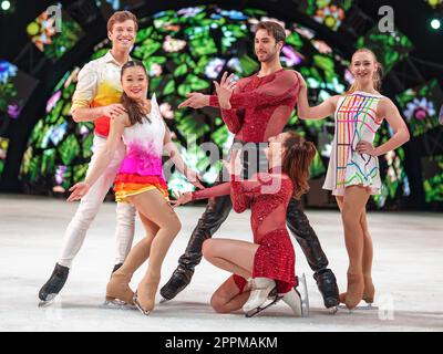 Gabriel St Jean, Brynne McIsaac, Guillaume Cizeron, Gabriella Papadakis, Sabrina Bittner, Jan Eisenhaber et Alexia Kruk au photocall pour le spectacle Holiday on Ice A New Day au Tempodrom Berlin, 01 03 2023 Banque D'Images