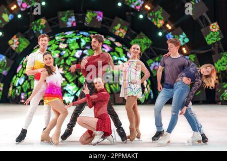 Gabriel St Jean, Brynne McIsaac, Guillaume Cizeron, Gabriella Papadakis, Sabrina Bittner, Jan Eisenhaber et Alexia Kruk au photocall pour le spectacle Holiday on Ice A New Day au Tempodrom Berlin, 01 03 2023 Banque D'Images