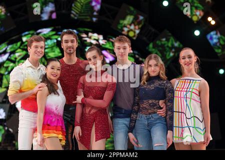 Gabriel St Jean, Brynne McIsaac, Guillaume Cizeron, Gabriella Papadakis, Sabrina Bittner, Jan Eisenhaber et Alexia Kruk au photocall pour le spectacle Holiday on Ice A New Day au Tempodrom Berlin, 01 03 2023 Banque D'Images