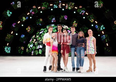 Gabriel St Jean, Brynne McIsaac, Guillaume Cizeron, Gabriella Papadakis, Sabrina Bittner, Jan Eisenhaber et Alexia Kruk au photocall pour le spectacle Holiday on Ice A New Day au Tempodrom Berlin, 01 03 2023 Banque D'Images