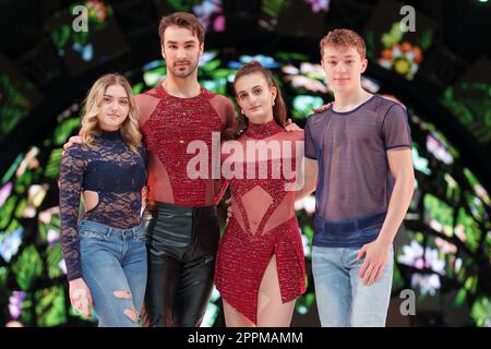 Alexia Kruk, Guillaume Cizeron, Gabriella Papadakis et Jan Eisenhaber au photocall du spectacle Holiday on Ice A New Day au Tempodrom Berlin, 01 03 2023 Banque D'Images