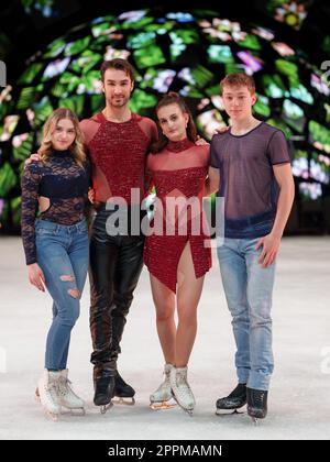 Alexia Kruk, Guillaume Cizeron, Gabriella Papadakis et Jan Eisenhaber au photocall du spectacle Holiday on Ice A New Day au Tempodrom Berlin, 01 03 2023 Banque D'Images