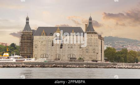 Haydarpasha Railway terminal, situé dans le Bosphore au sud du port de Kadikoy, réhabilitation, Istanbul, Turquie Banque D'Images