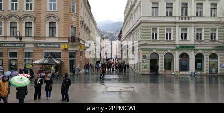 Sarajevo, Bosnie-Herzégovine, 8 mars 2020. Point de feu. La Rose de Sarajevo est un endroit marqué laissé par les bombardements après la guerre des Balkans. Bosnie-Herzégovine Banque D'Images