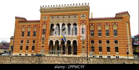 Sarajevo, BiH, 8 mars 2020. Hôtel de ville, Sarajevo, Bosnie-Herzégovine. Vijecnica est la bibliothèque nationale. Le bâtiment le plus grand et le plus représentatif de la période austro-hongroise à Sarajevo Banque D'Images