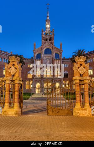 Le Recinte Modernista de Sant Pau à Barcelone la nuit Banque D'Images