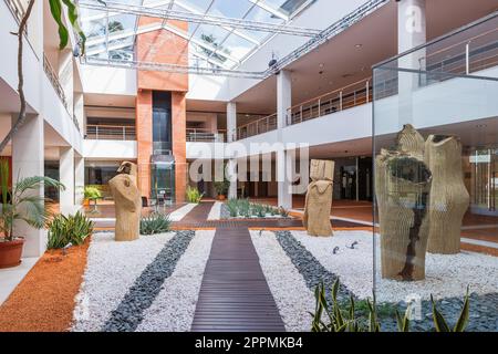 Vue intérieure du centre d'arts et de divertissement CAE (Centro de Artes e Espectaculos), Figueira da Foz, Portugal Banque D'Images