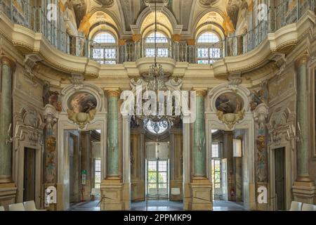 Turin, Italie - intérieur de luxe baroque avec marbre du Palais de la Reine - Villa della Regina Banque D'Images