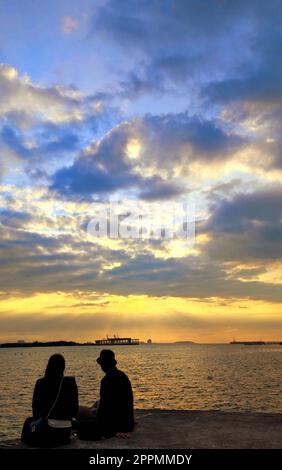 Magnifique coucher de soleil sur la rivière Danshui, Bali, Taiwan Banque D'Images