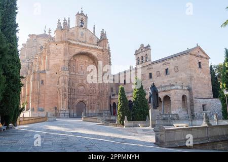 Vue extérieure façade du couvent San Esteban à Salamanque (Espagne) Banque D'Images