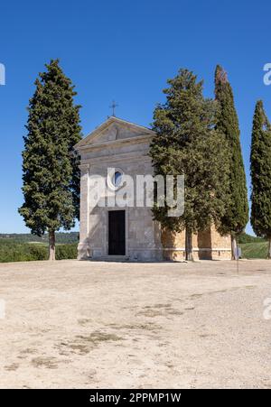 Capella Di Vitaleta dans la campagne entre San Quirico et Pienza. Toscane. Italie Banque D'Images